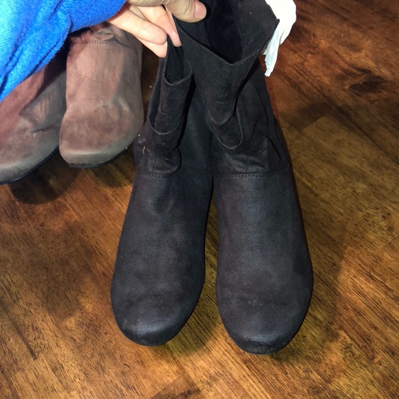 2 pairs of boots - Picture 3 of 8